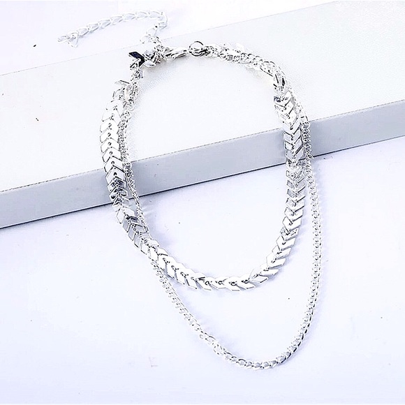 ⚜️[𝟯/$𝟭𝟴]⚜️2 Layered Silver Arrow Choker NEW - Picture 4 of 10